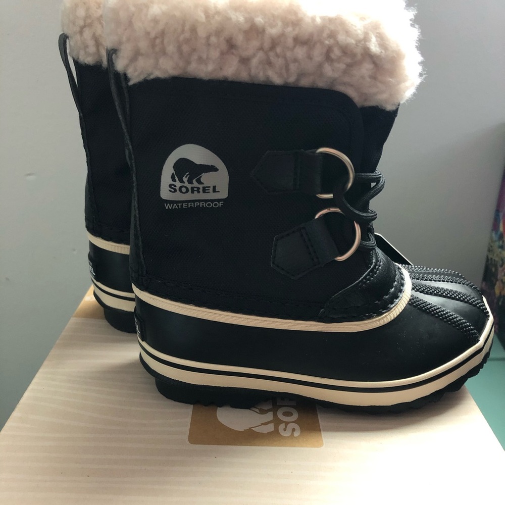 NEW NEVER WORN SOREL CHILDS BOOT